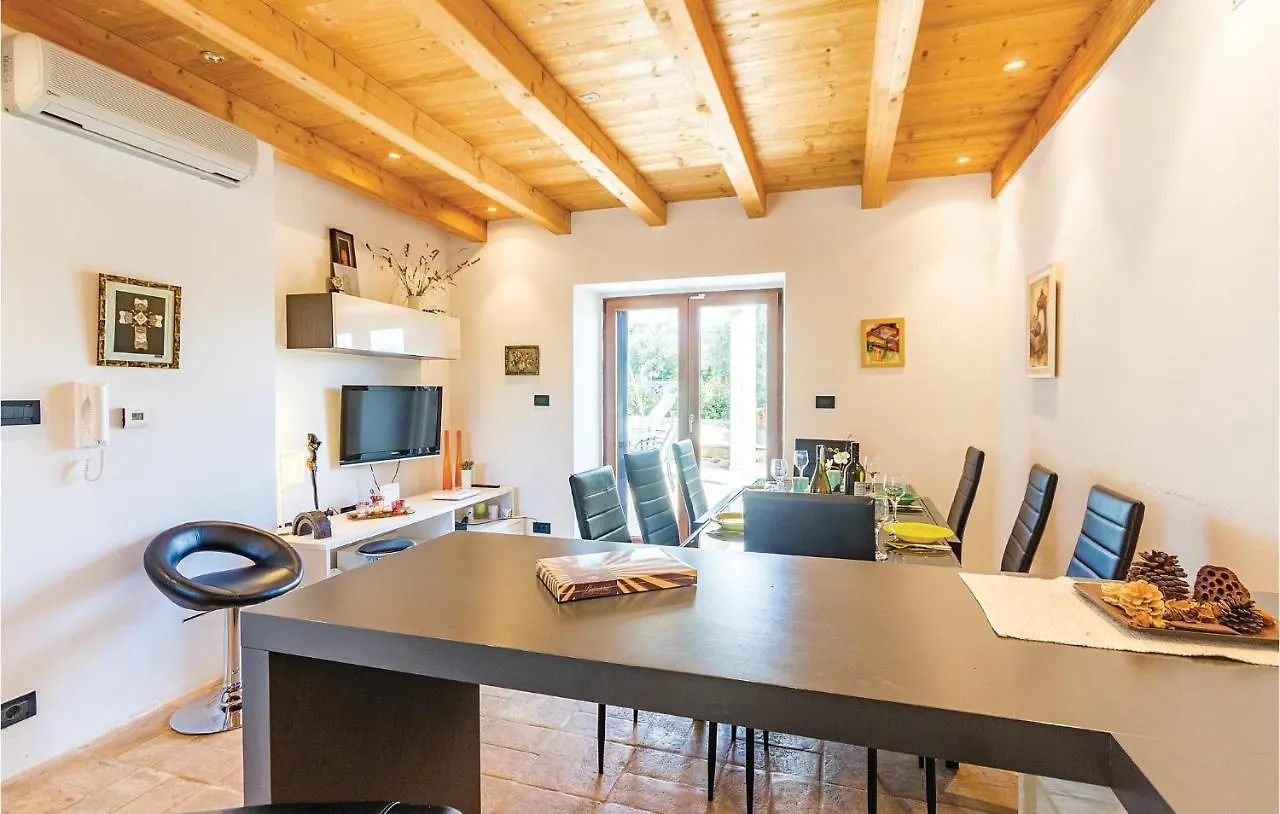Awesome Home In Rakalj With House Sea View Hırvatistan